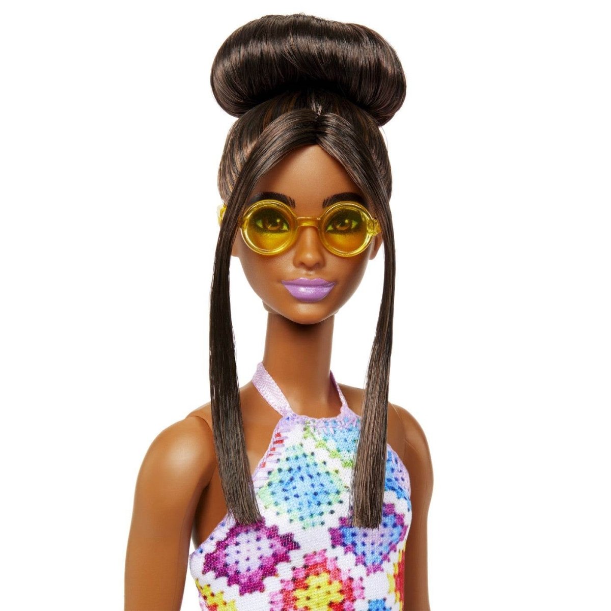 PAPUSA BARBIE FASHIONISTA SATENA CU OCHELARI DE SOARE GALBENI Atelieru' lui Mesterica | Jucarii, haine si incaltaminte pentru copii