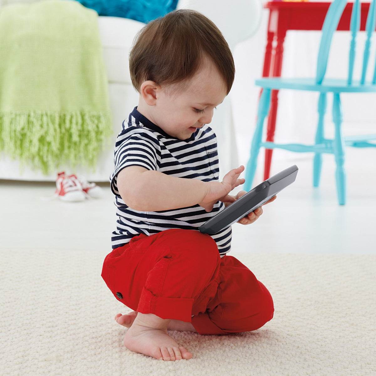 TABLETA EDUCATIVA CU 3 NIVELURI DE DEZVOLTARE LIMBA ROMANA FISHER PRICE - Atelieru' lui Mesterica