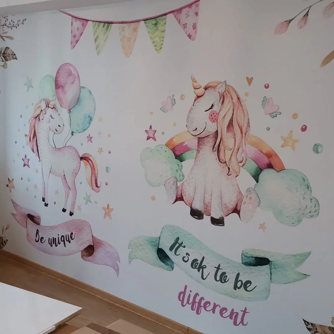 print wallpaper personalizat pentru camere de copii in forma de unicorni, stele si curcubeu