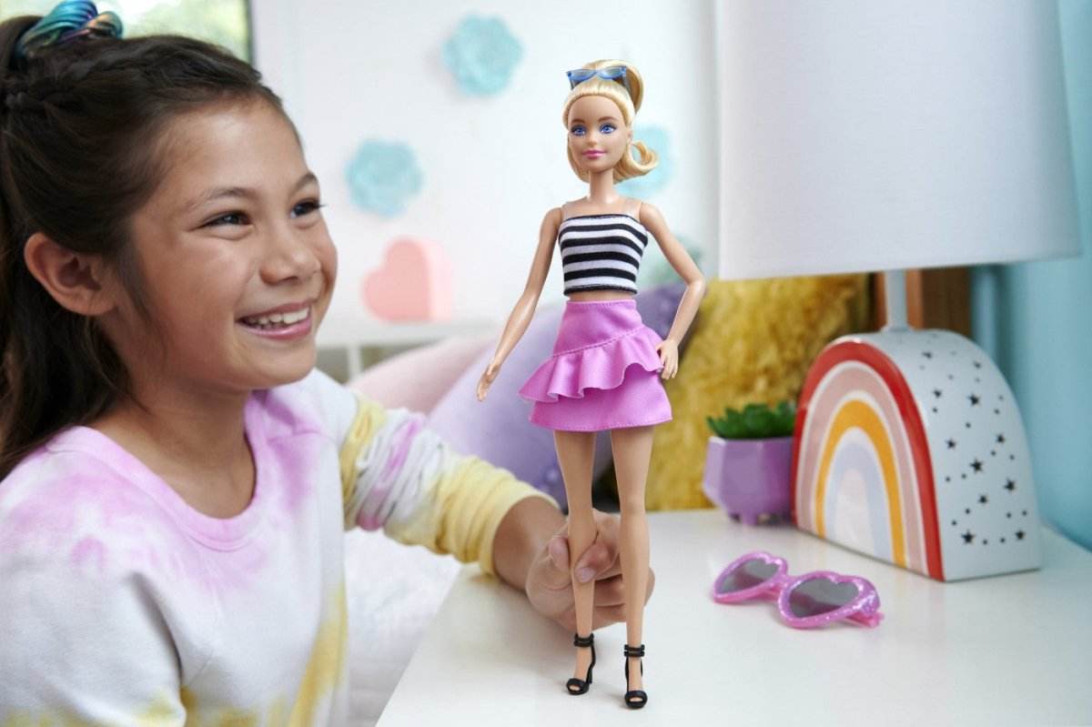 BARBIE PAPUSA BARBIE FASHIONISTA BLONDA CU PARUL PRIN IN COADA SI FUSTA ROZ - Atelieru' lui Mesterica