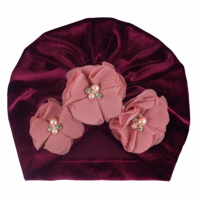 Caciulita tip turban din catifea cu flori aplicate - Atelieru' lui Mesterica