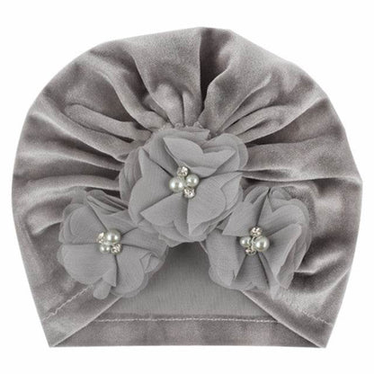 Caciulita tip turban din catifea cu flori aplicate - Atelieru' lui Mesterica