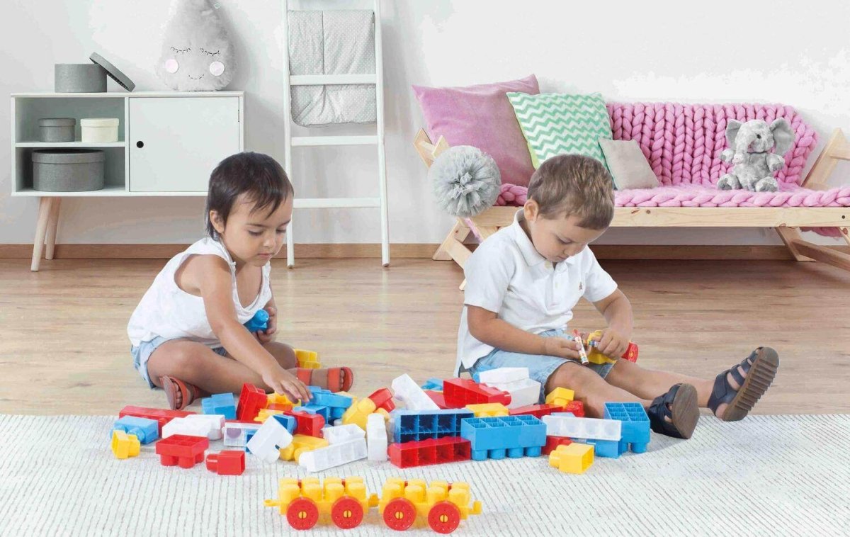 Cuburi de construit din plastic - 50 piese Atelieru' lui Mesterica | Jucarii, haine si incaltaminte pentru copii