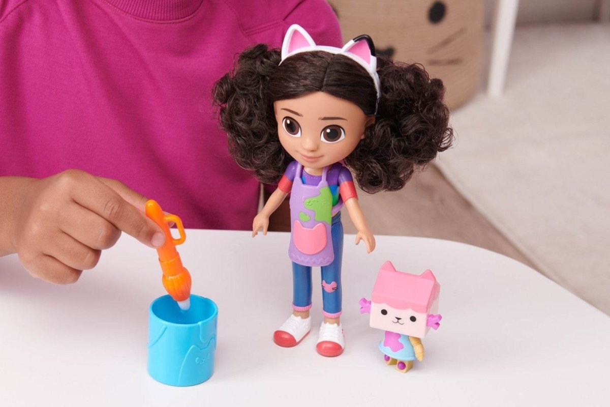 GABBYS DOLLHOUSE PAPUSA DE LUX Atelieru' lui Mesterica | Jucarii, haine si incaltaminte pentru copii