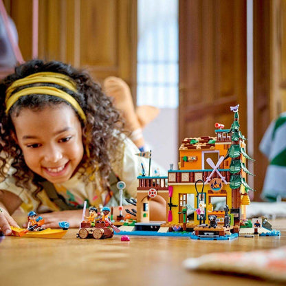 LEGO FRIENDS SPORTURI NAUTICE IN TABARA DE AVENTURI 42626 Atelieru' lui Mesterica | Jucarii, haine si incaltaminte pentru copii