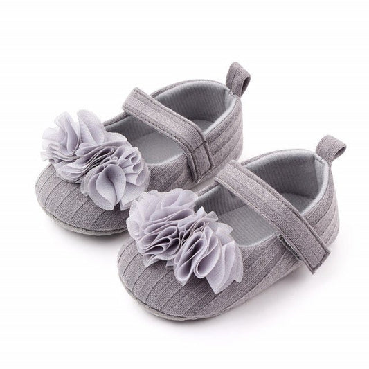 Pantofiori gri cu floricele din tulle aplicate Atelieru' lui Mesterica | Jucarii, haine si incaltaminte pentru copii