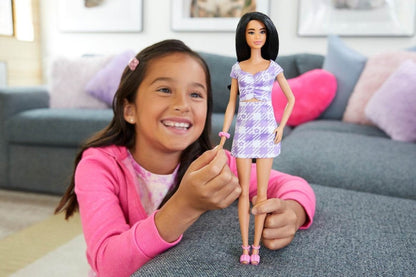 PAPUSA BARBIE FASHIONISTA BRUNETA CU ROCHIE MOV Atelieru' lui Mesterica | Jucarii, haine si incaltaminte pentru copii