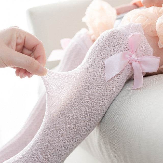 Sosete trei sferturi cu fundita si model din tesatura - Atelieru' lui Mesterica