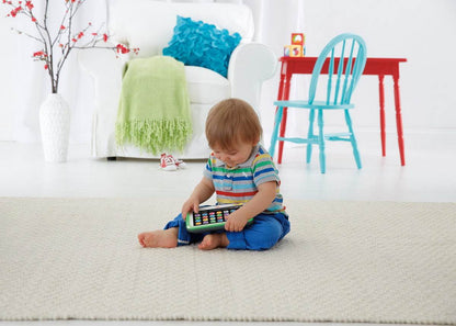 TABLETA EDUCATIVA CU 3 NIVELURI DE DEZVOLTARE LIMBA ROMANA FISHER PRICE - Atelieru' lui Mesterica